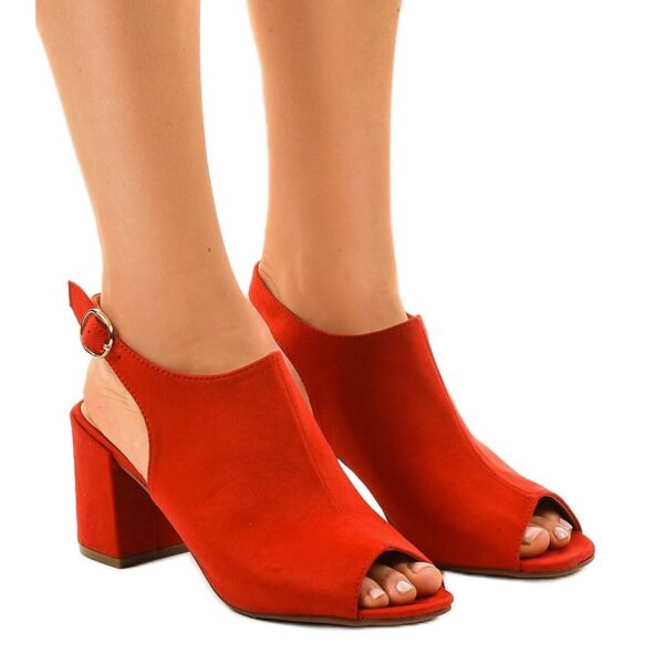 Czerwone sandały na obcasie z cholewką Z029